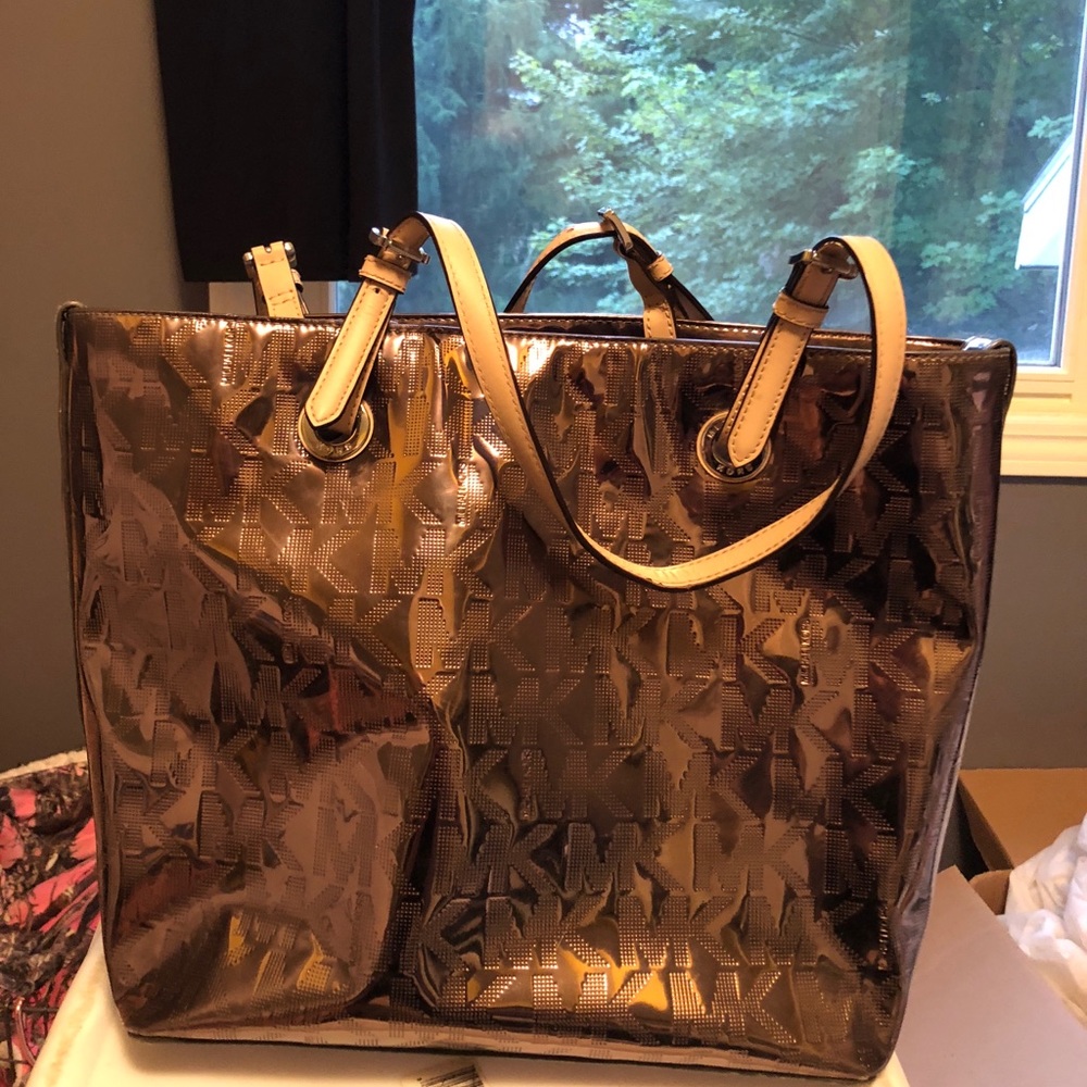 Big MIchael Kors Purse